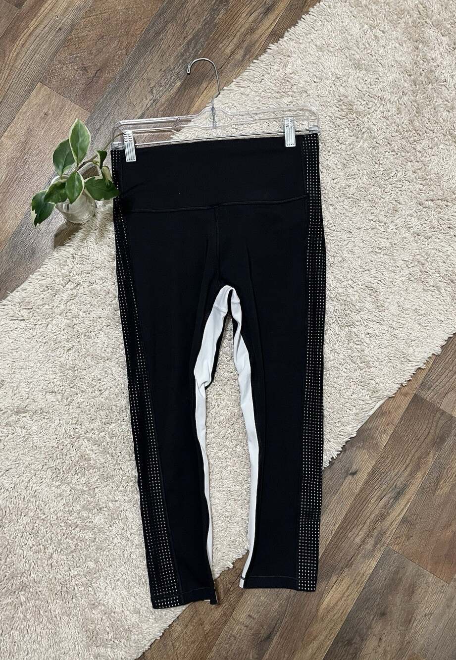 Athleta Small Black White Hiit It Mesh Perforated Supersonic Capri Leggings